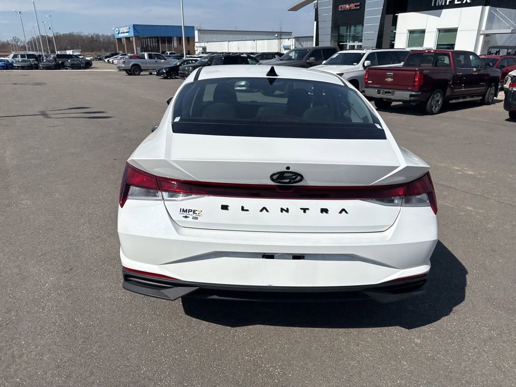 Used 2023 Hyundai Elantra SEL w/ Convenience Package image 4