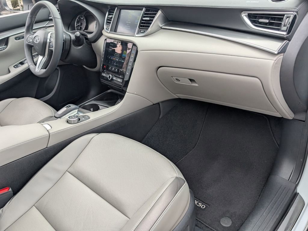 Used 2023 INFINITI QX50 Luxe image 16