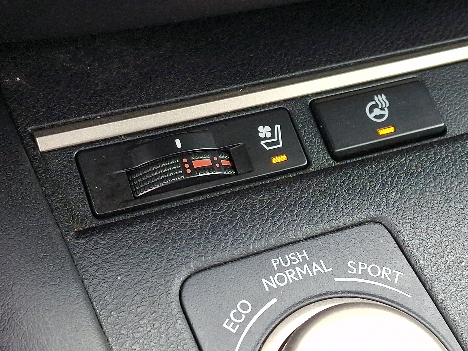 Used 2016 Lexus ES 350 w/ Navigation System Package image 24