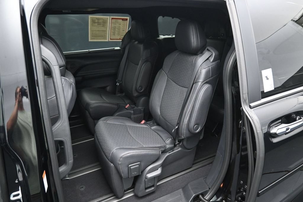 Used 2026 Toyota Sienna Limited AWD/4WD image 30