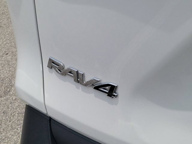 Used 2024 Toyota RAV4 XLE FWD image 15