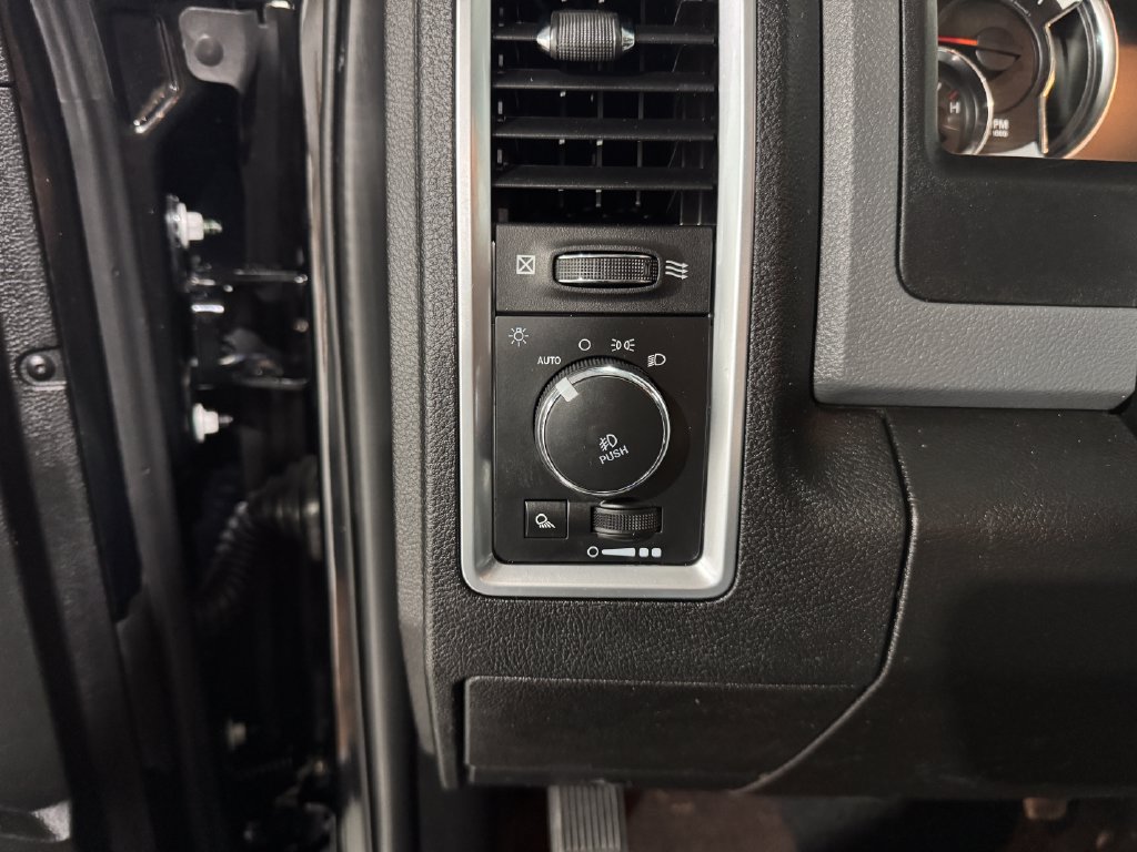 Used 2019 RAM 1500 Warlock AWD/4WD image 38