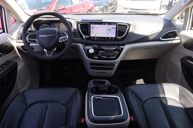 Used 2023 Chrysler Pacifica Touring-L w/ Uconnect Theater Family Group AWD/4WD image 23