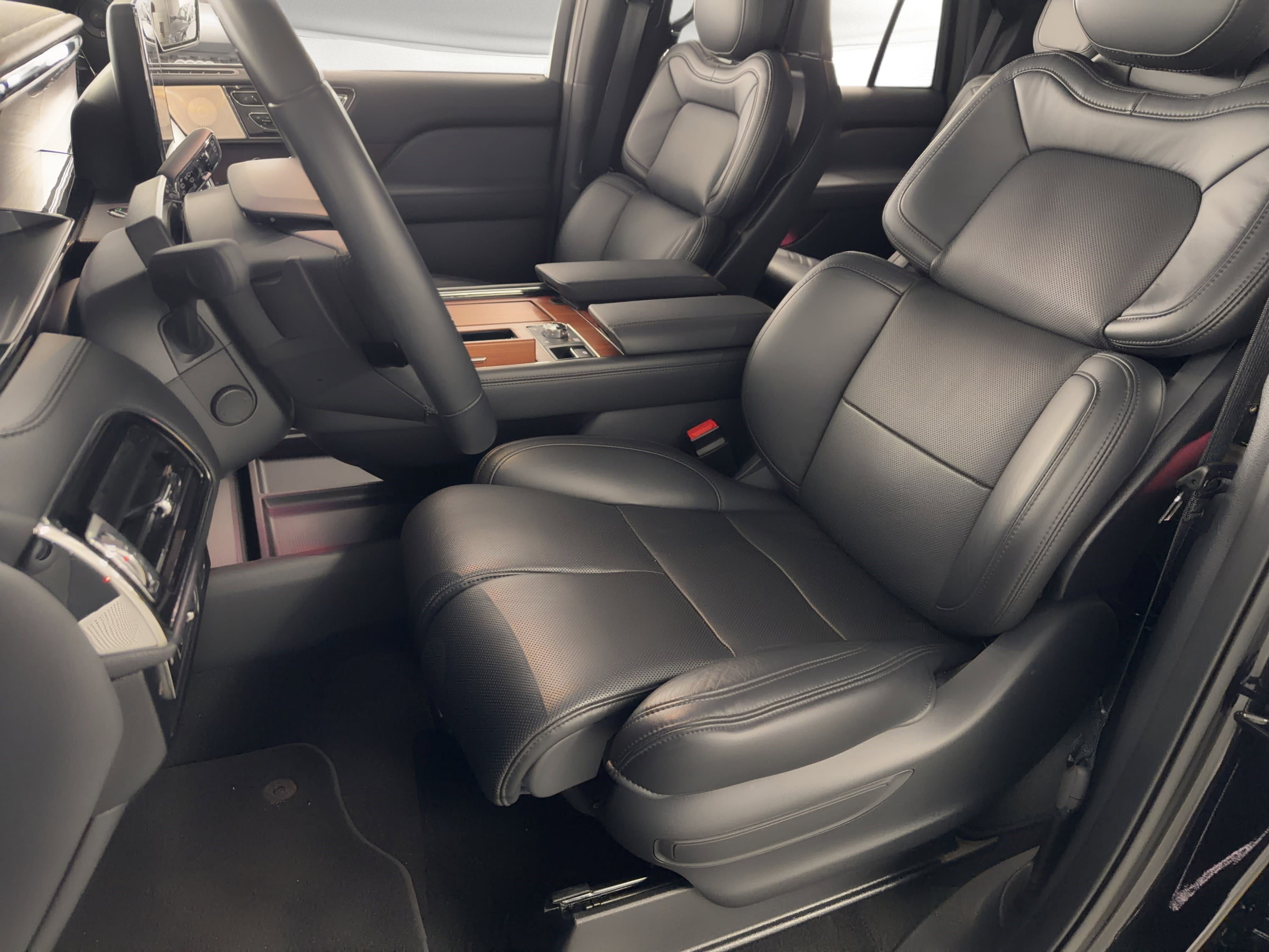 Used 2024 Lincoln Navigator Reserve AWD/4WD image 5