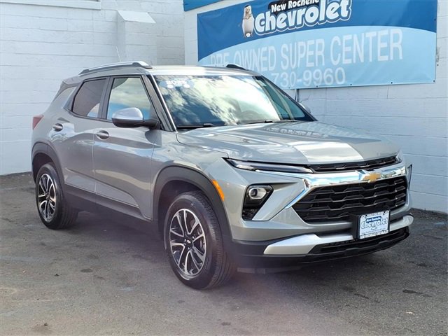 Used 2025 Chevrolet TrailBlazer LT w/ LT Cold Weather Package image 1