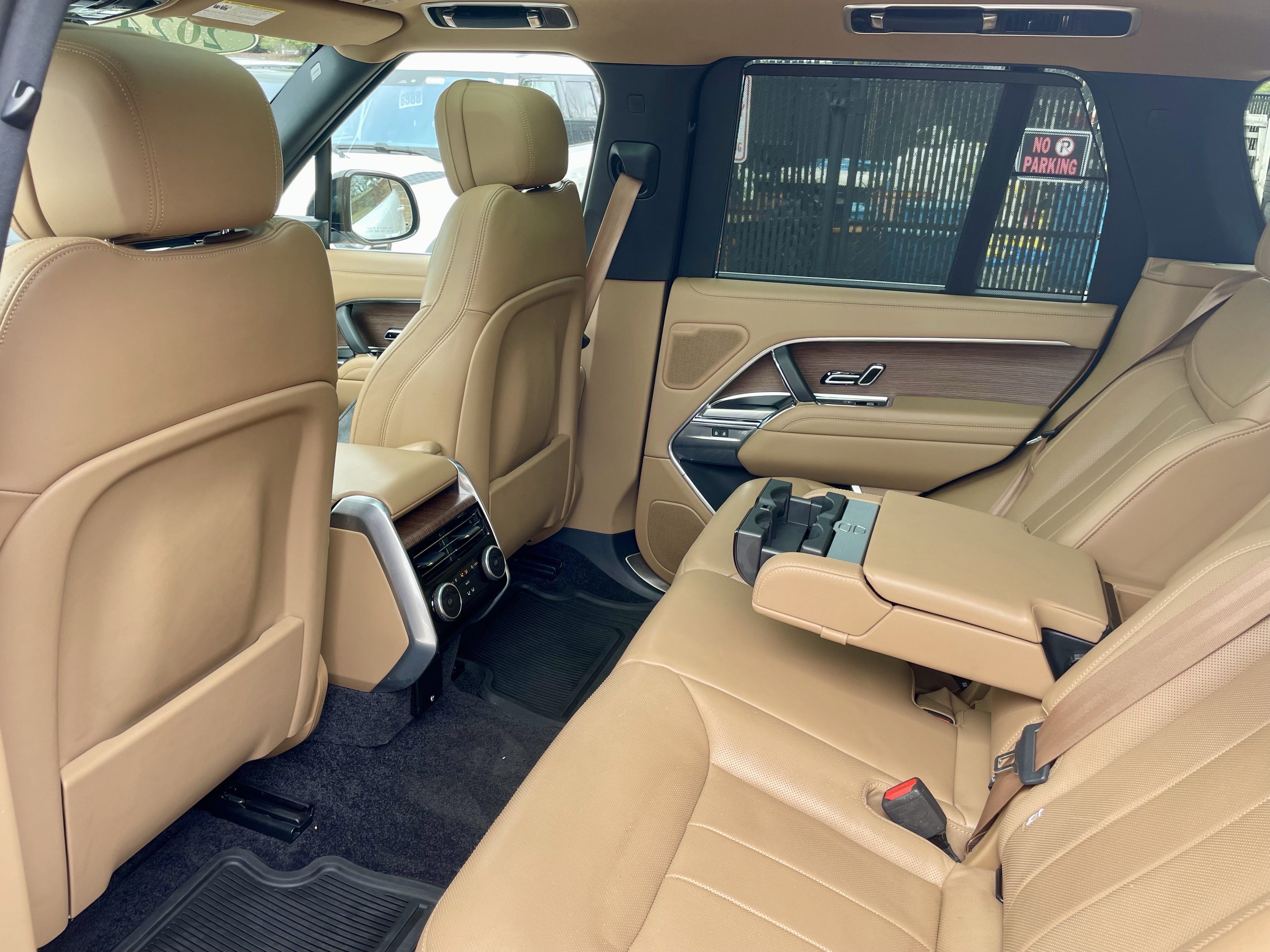 Certified 2024 Land Rover Range Rover SE image 30