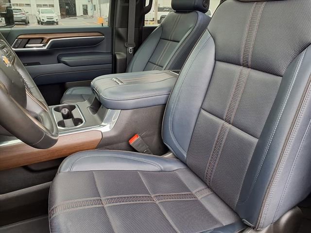 Used 2024 Chevrolet Silverado 2500 High Country w/ High Country Premium Package image 3
