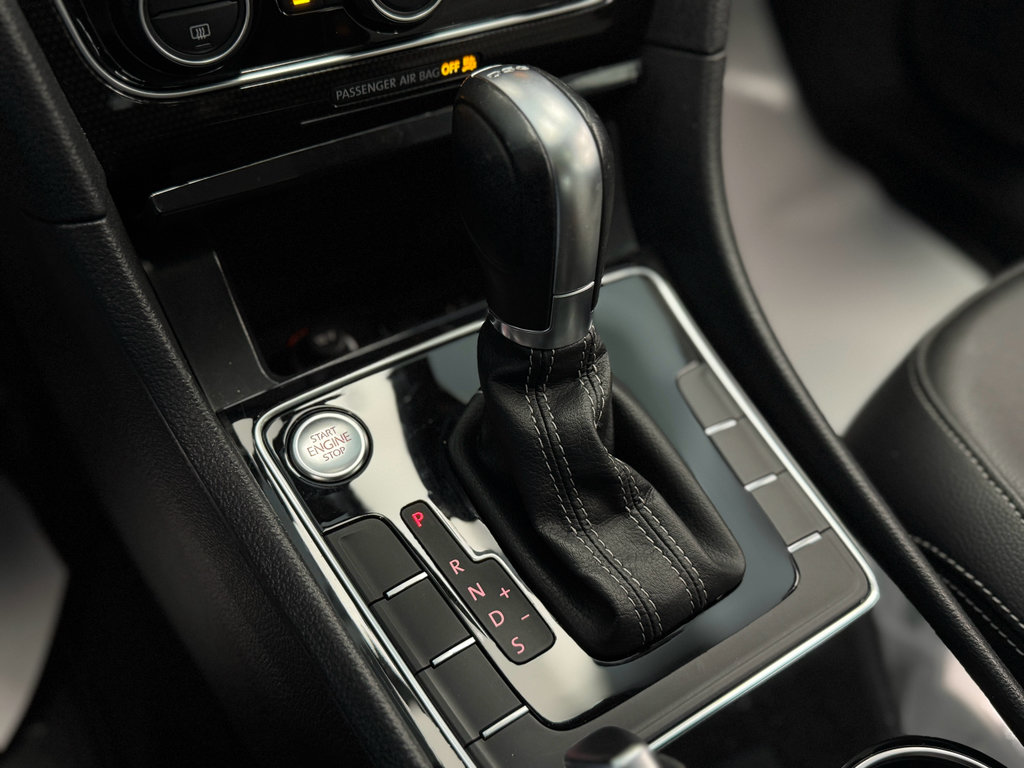 Used 2018 Volkswagen Passat 3.6 image 25