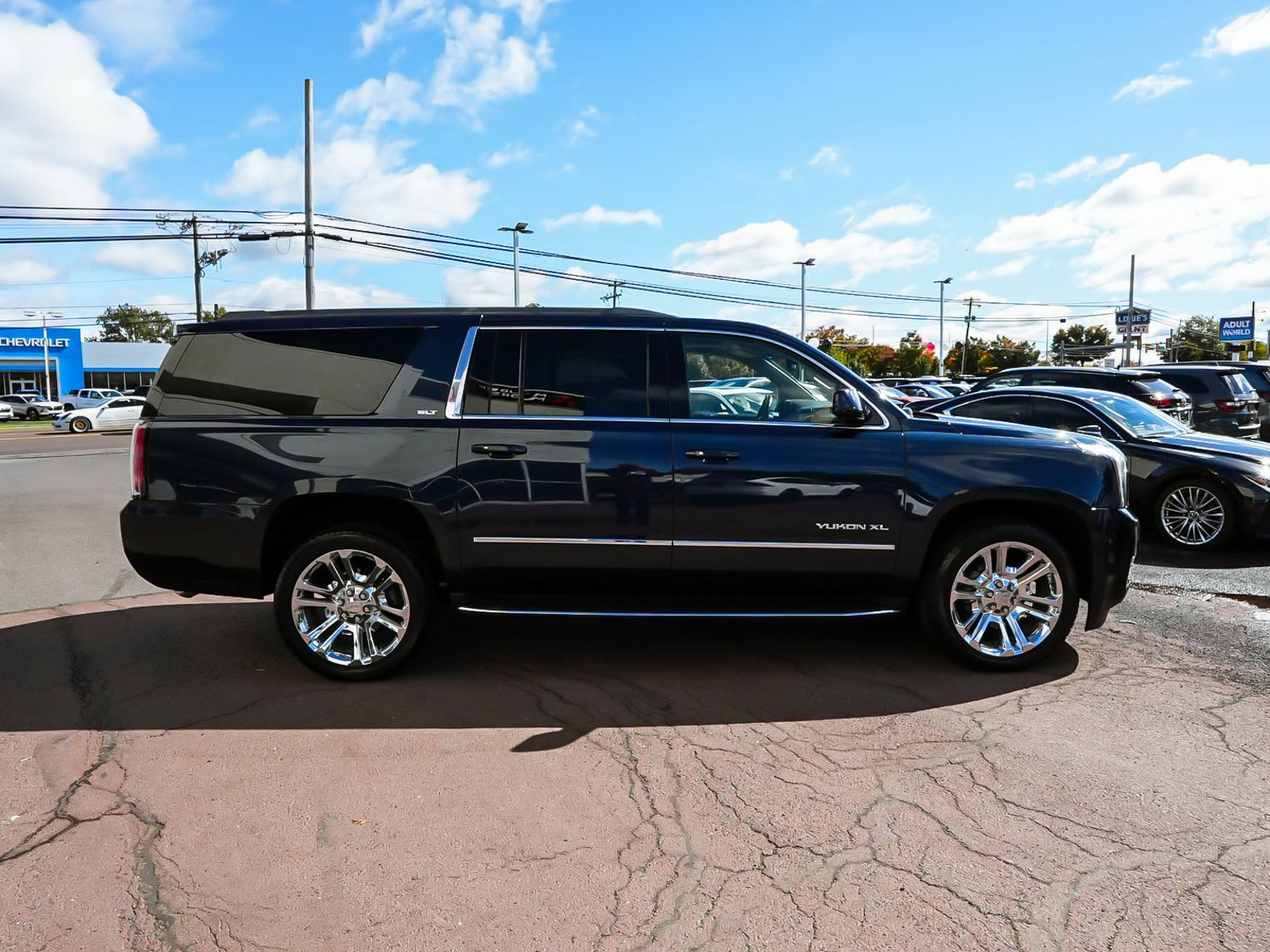 Used 2018 GMC Yukon XL SLT w/ Premium Edition AWD/4WD image 7