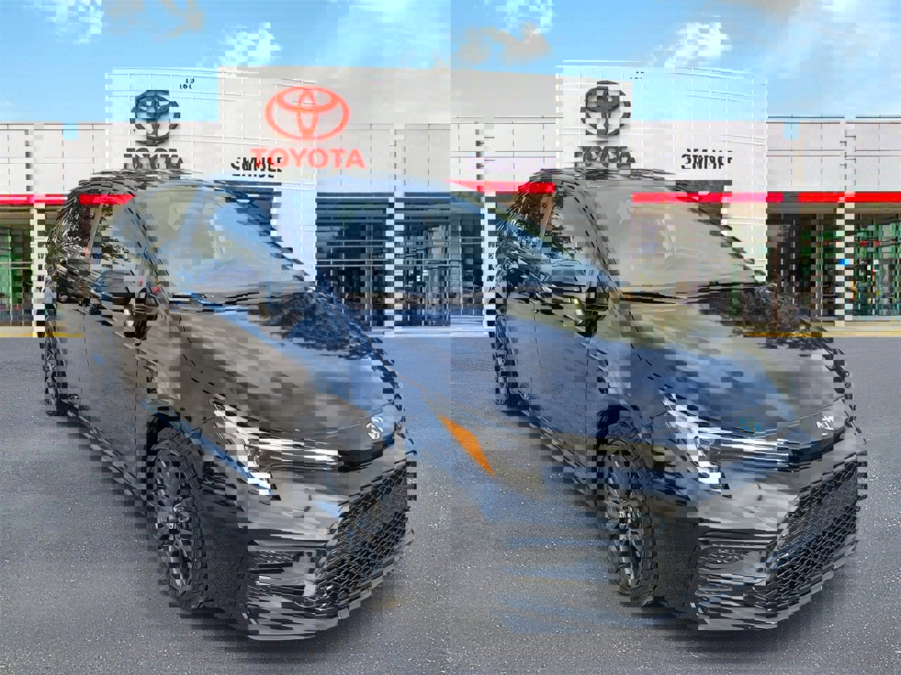 Used 2023 Toyota Corolla SE image 2