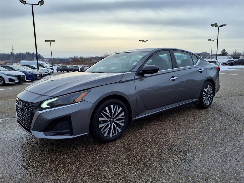 Used 2024 Nissan Altima 2.5 SV image 10