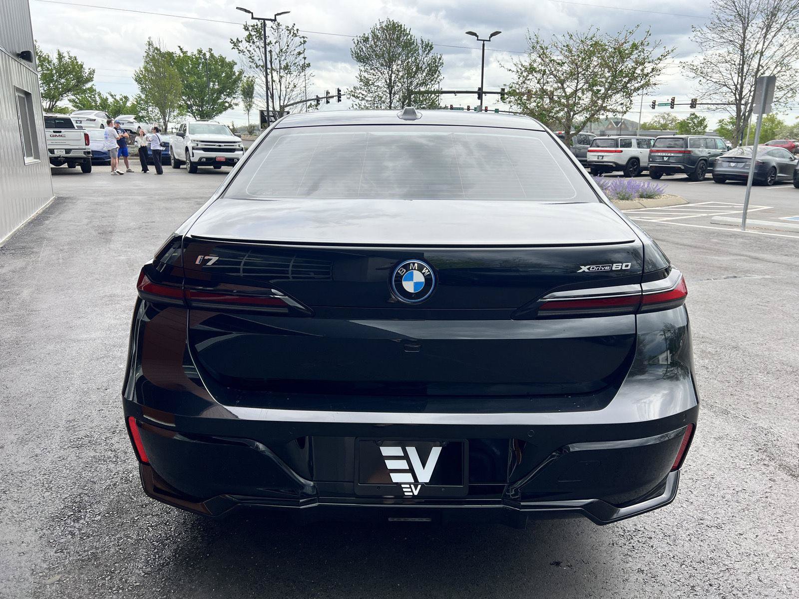 Used 2023 BMW i7 xDrive60 w/ Parking Assistance Package AWD/4WD image 5