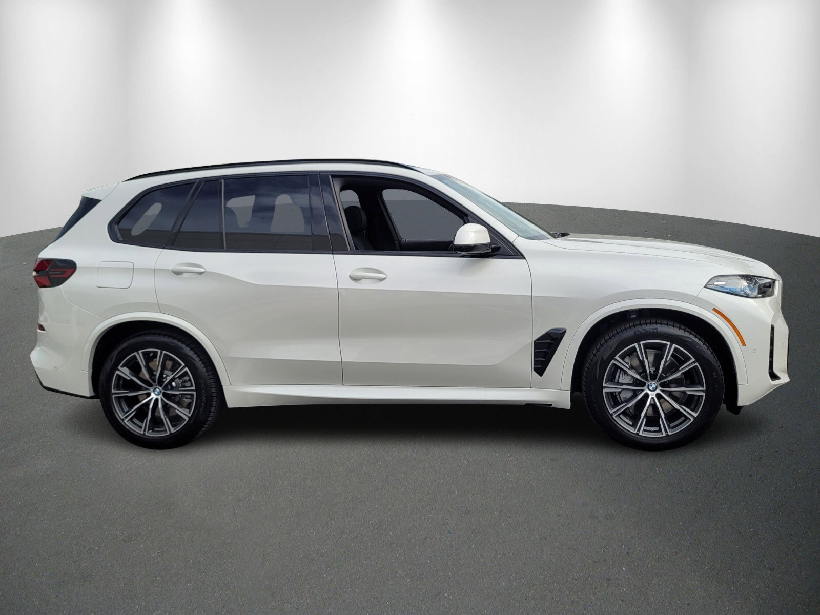 New 2026 BMW X5 xDrive50e w/ M Sport Package image 8