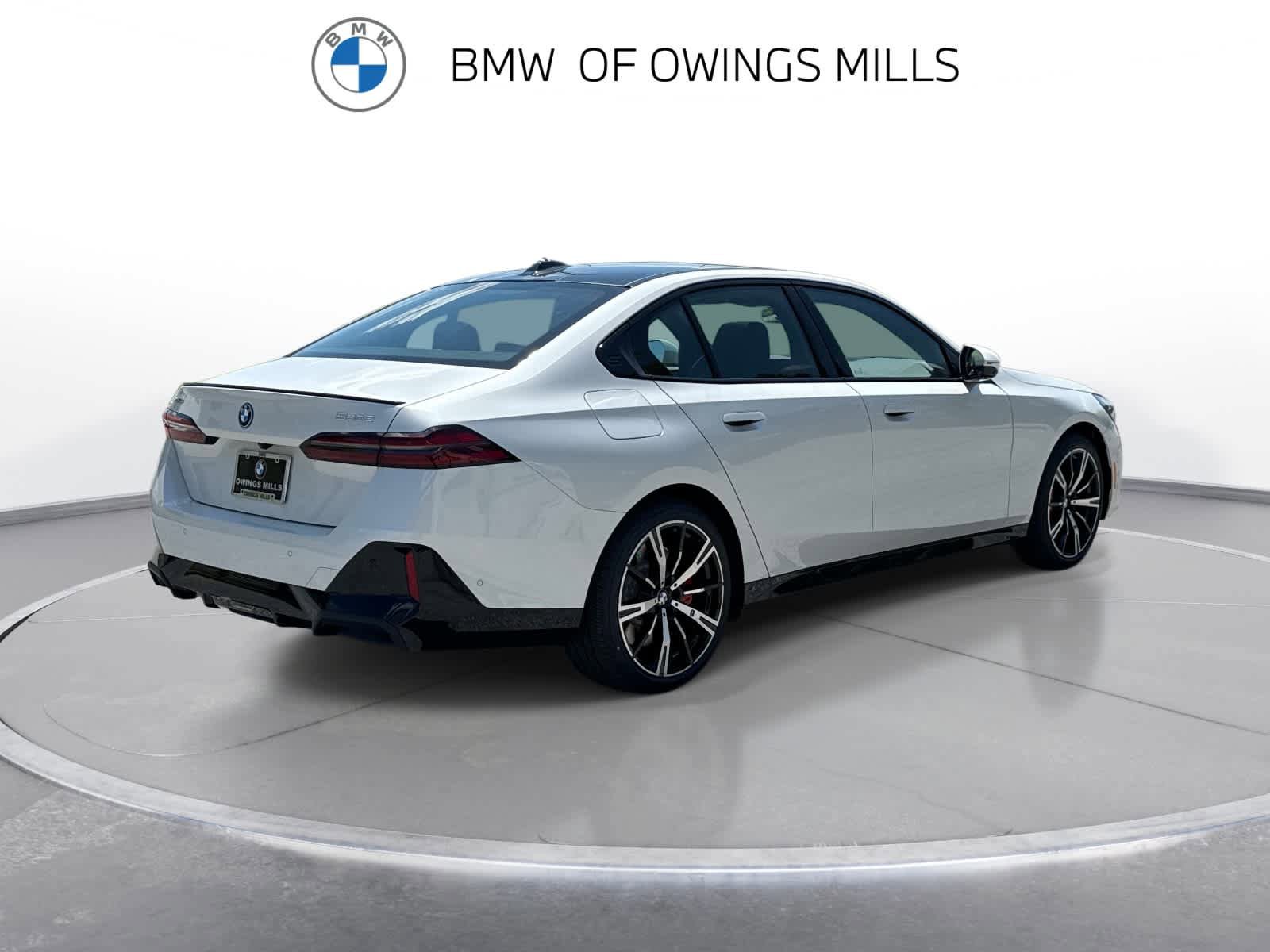 New 2026 BMW 550e xDrive w/ Premium Package AWD/4WD image 9