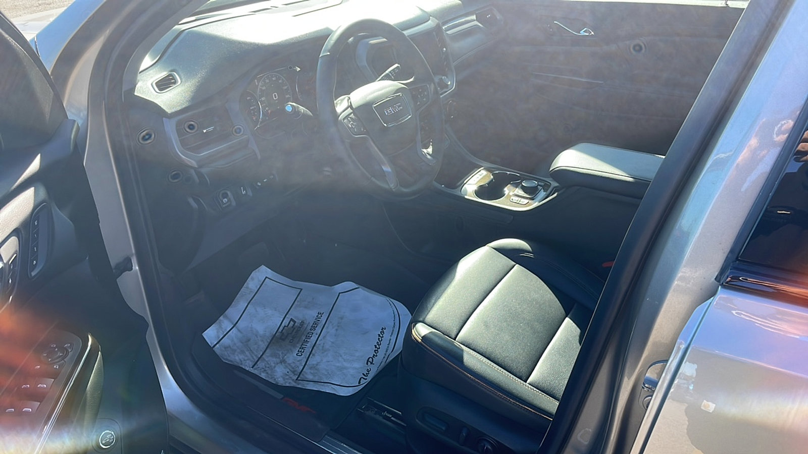 Used 2023 GMC Acadia AT4 w/ Technology Package image 8