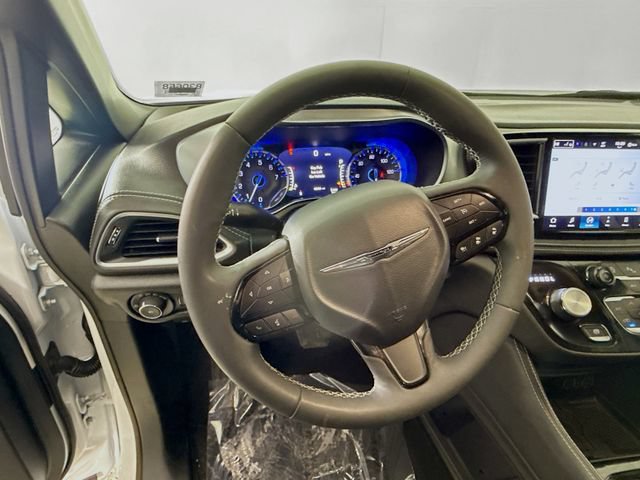 Used 2025 Chrysler Pacifica Limited FWD image 11