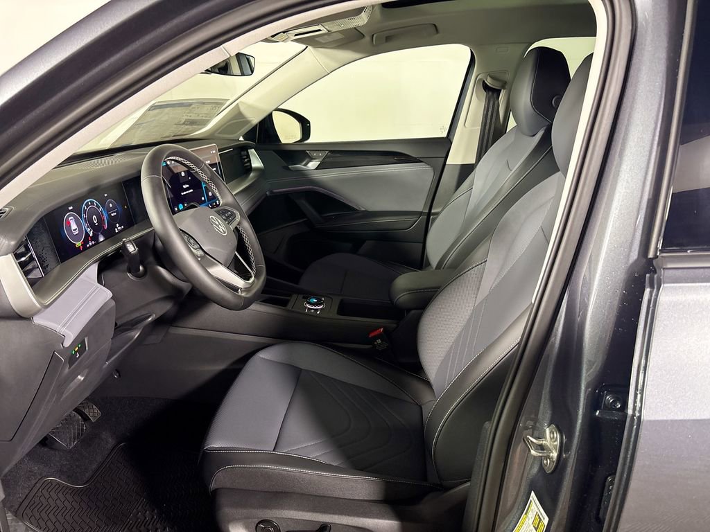 New 2025 Volkswagen Tiguan SE image 11