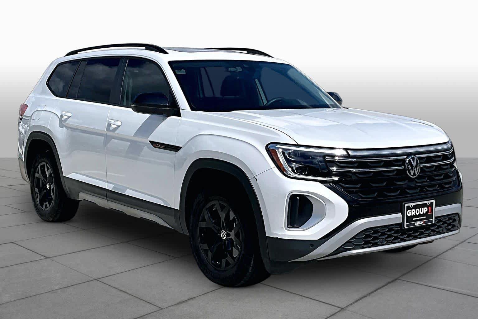 Used 2024 Volkswagen Atlas Peak Edition SEL AWD/4WD image 3