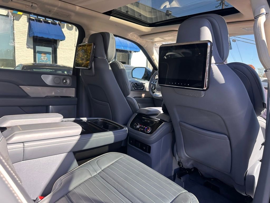 Used 2019 Lincoln Navigator L Black Label w/ Cargo Package AWD/4WD image 16
