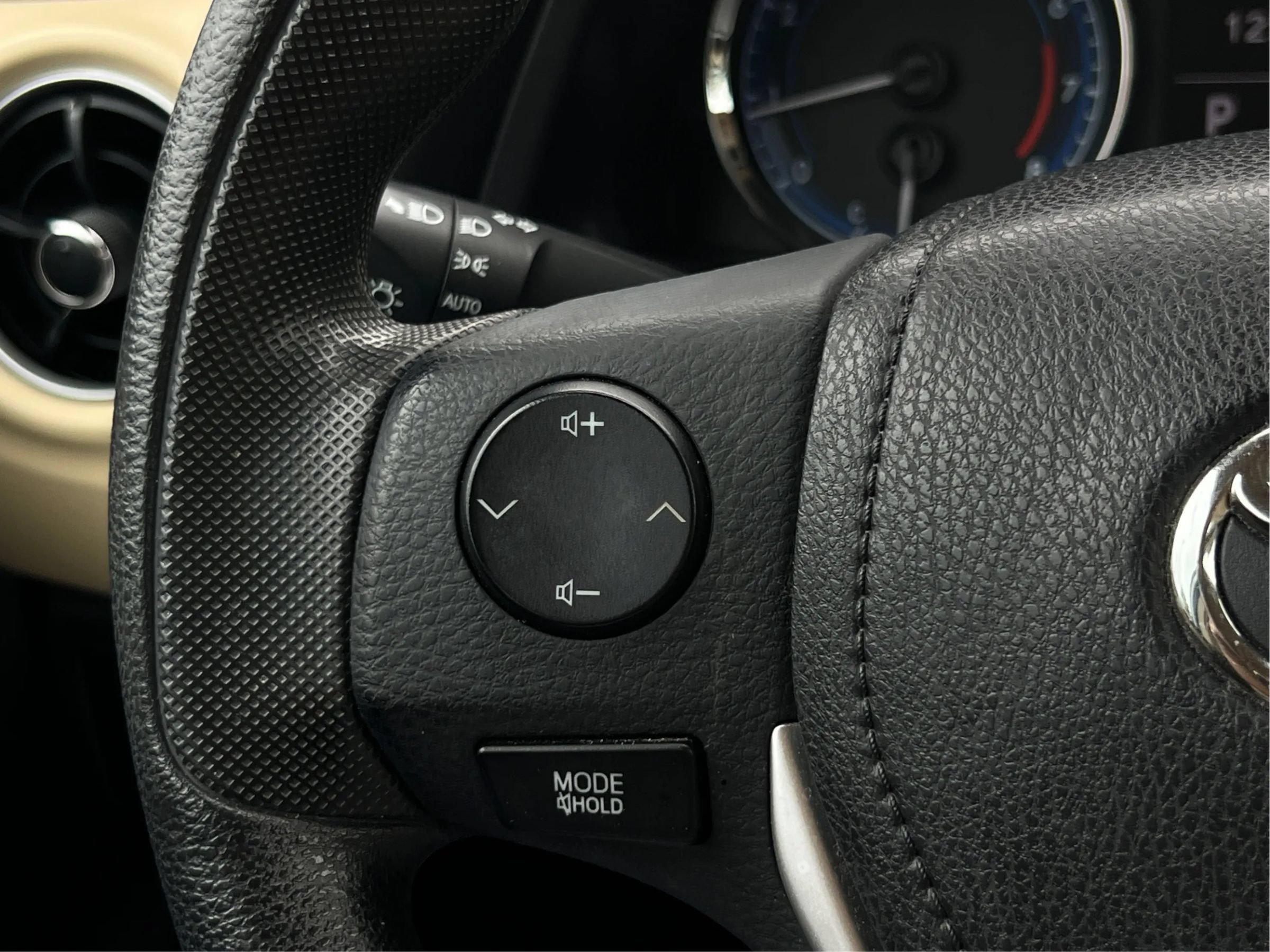 Used 2017 Toyota Corolla LE FWD image 29