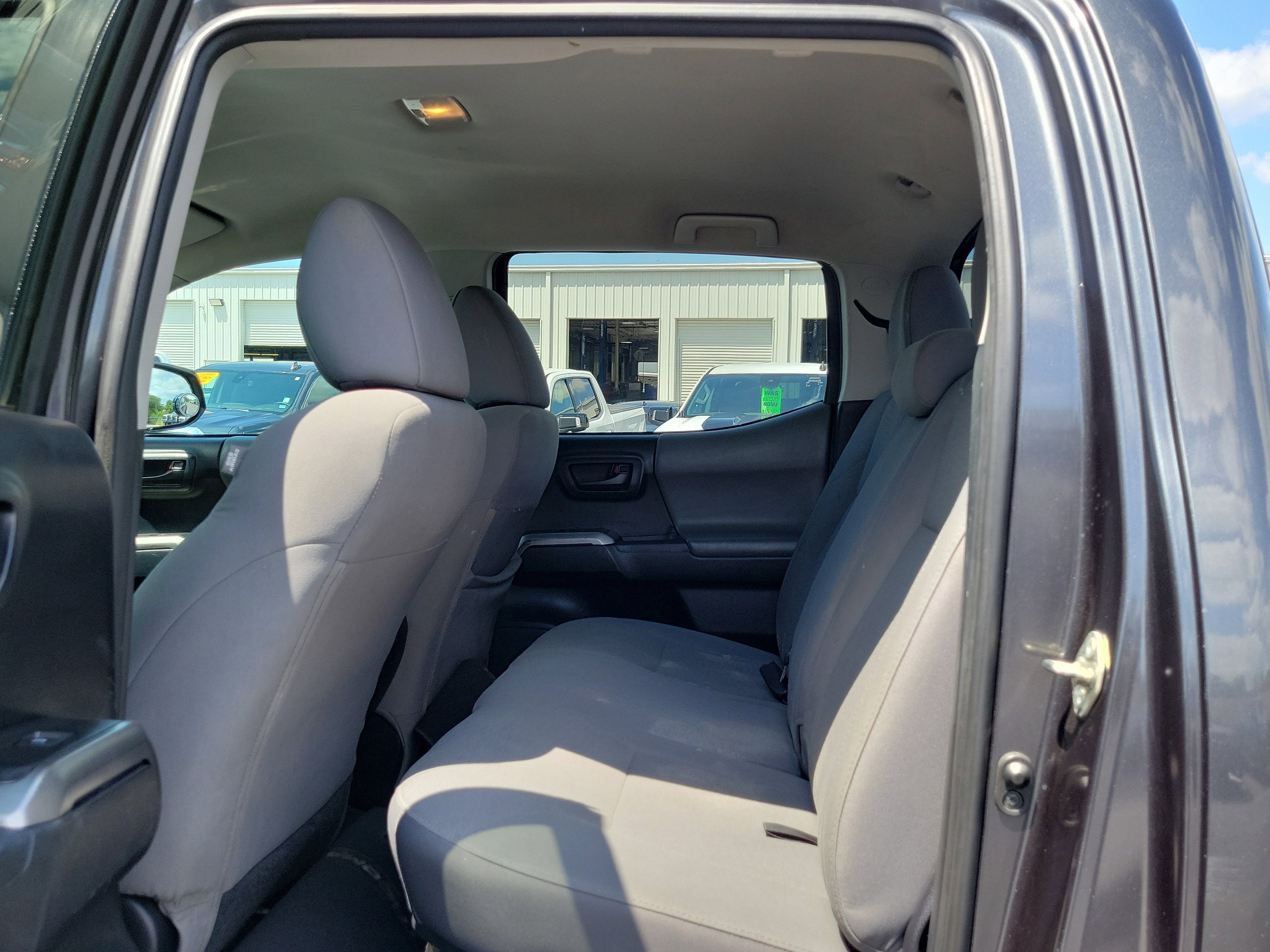Used 2019 Toyota Tacoma SR5 AWD/4WD image 12