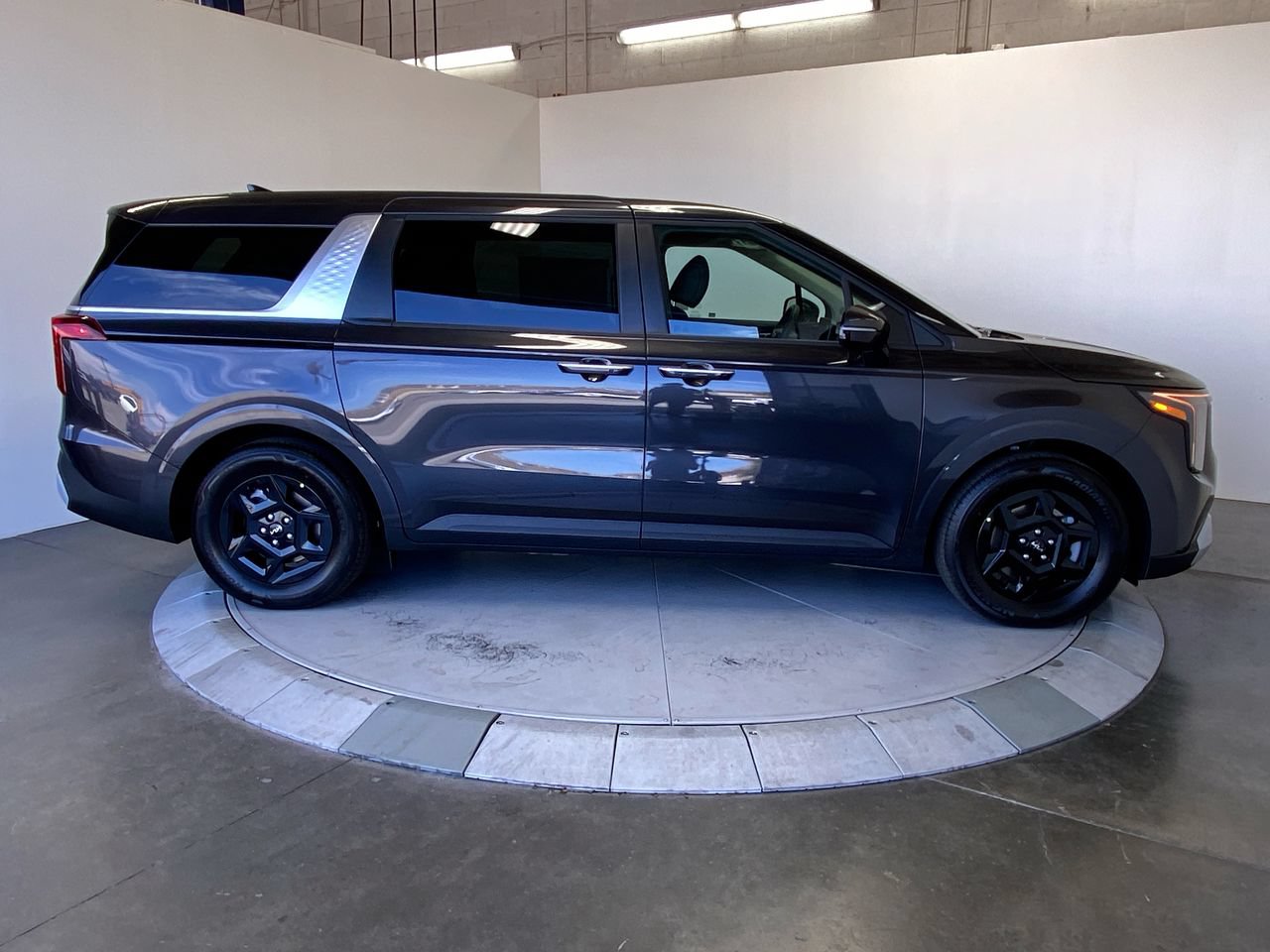 New 2027 Kia Carnival FWD image 6
