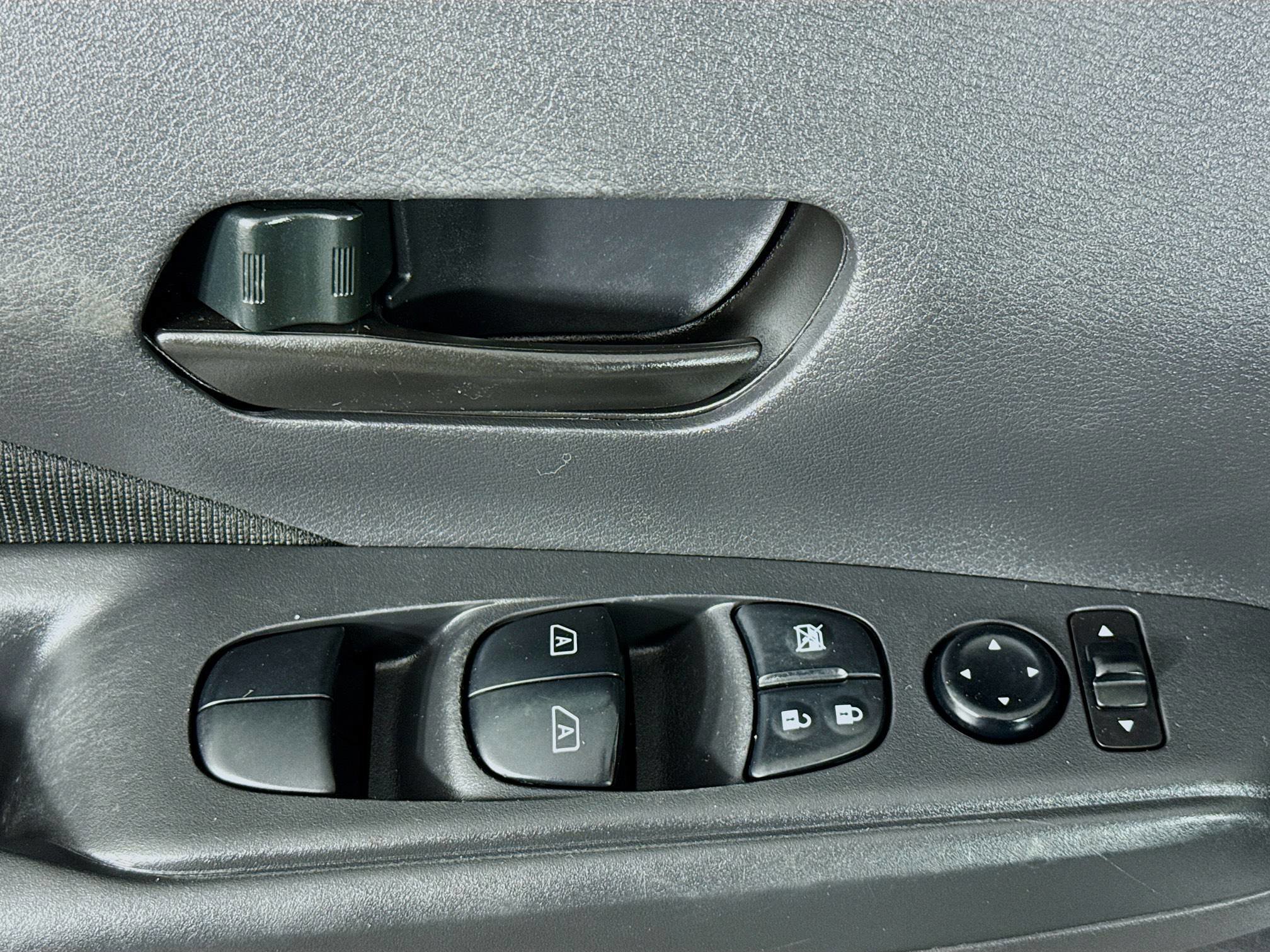 Used 2022 Nissan Kicks S image 23