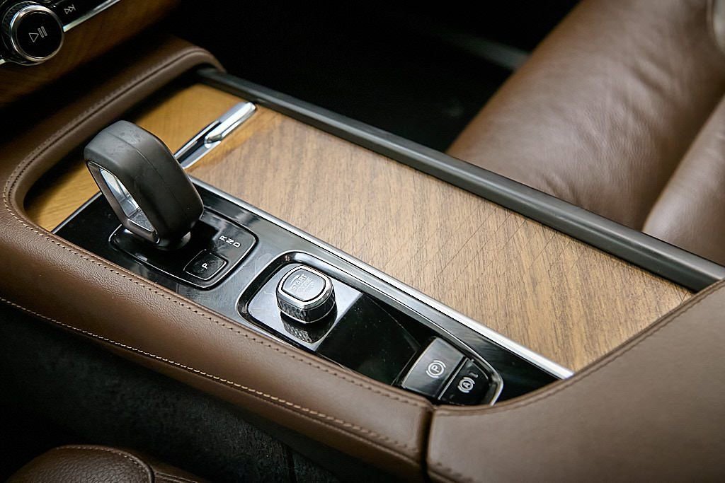 Certified 2024 Volvo XC90 T8 Plus w/ Protection Package Premier image 18