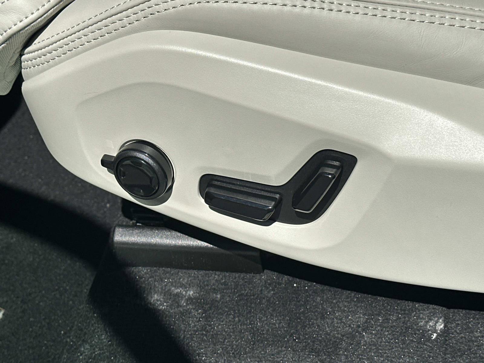New 2026 Volvo XC90 T8 Ultra w/ Protection Package Premier image 14