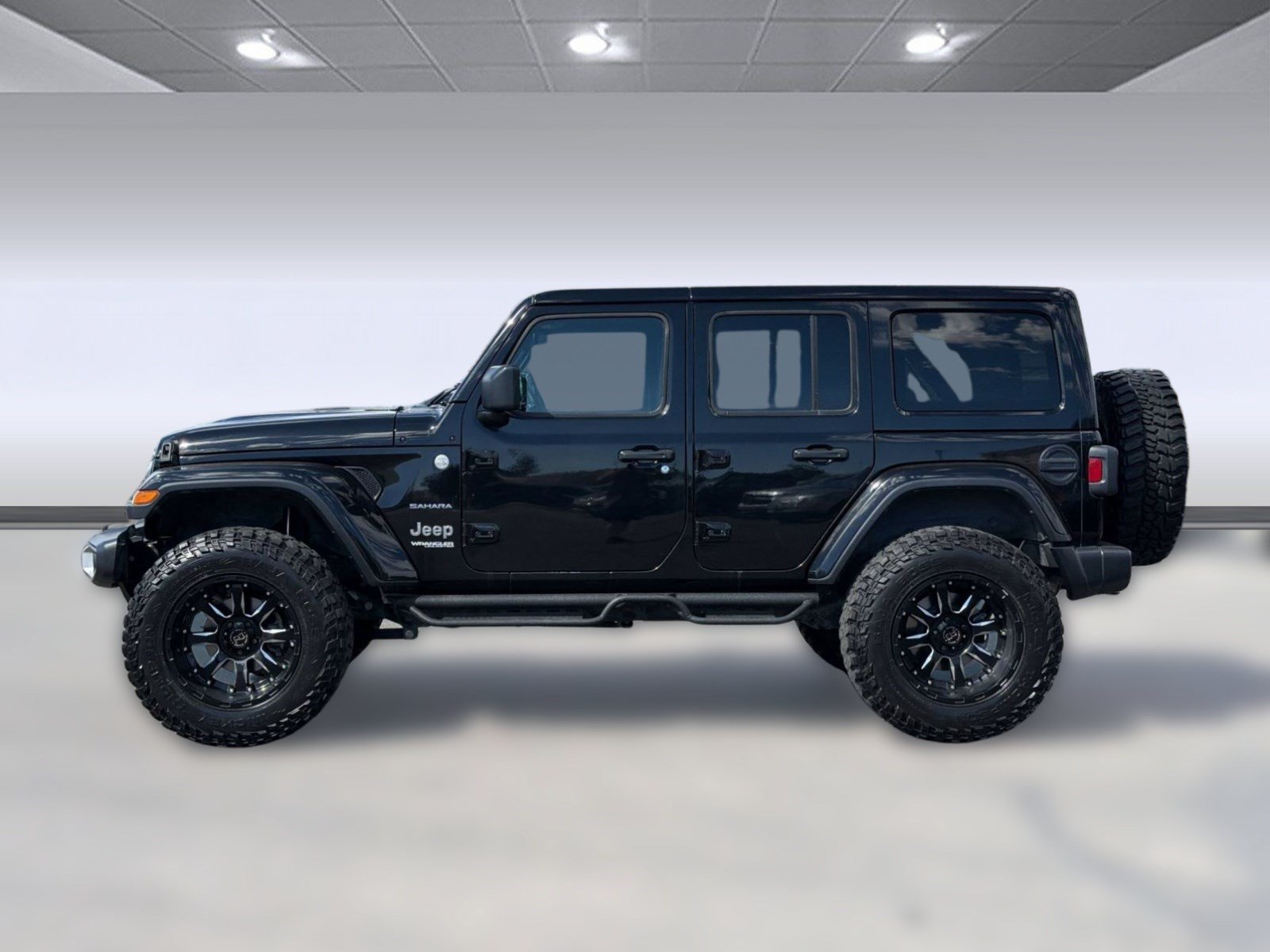 Used 2020 Jeep Wrangler Unlimited Sahara w/ Uconnect 4C Nav & Sound Group AWD/4WD image 2