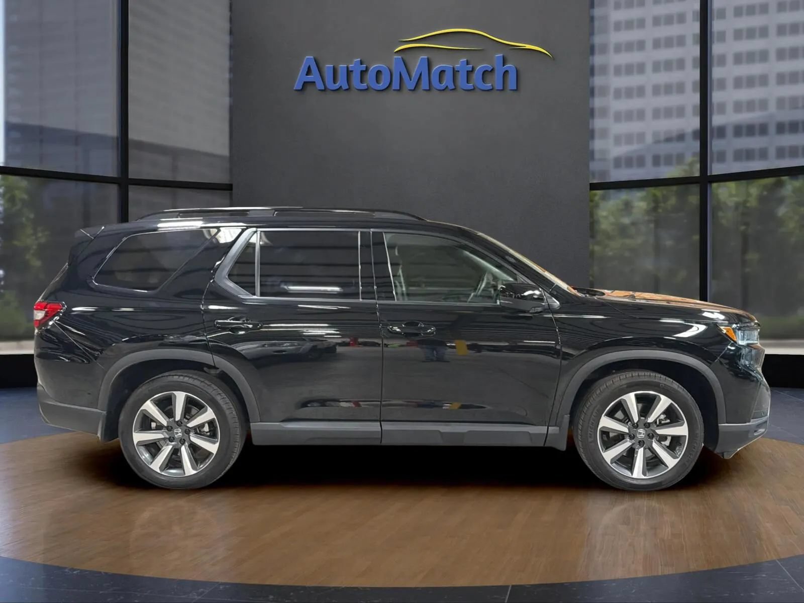 Used 2025 Honda Pilot Touring image 12