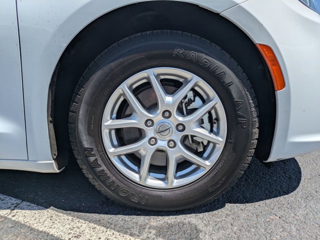 Used 2022 Chrysler Pacifica Touring-L FWD image 21