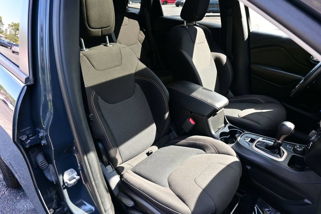 Used 2016 Jeep Cherokee 75th Anniversary AWD/4WD image 24