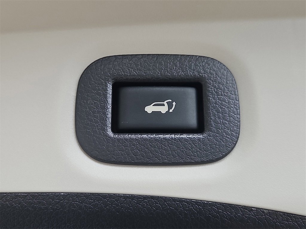 Used 2018 Nissan Rogue SV image 15