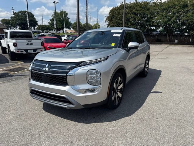 Used 2025 Mitsubishi Outlander SE FWD image 7