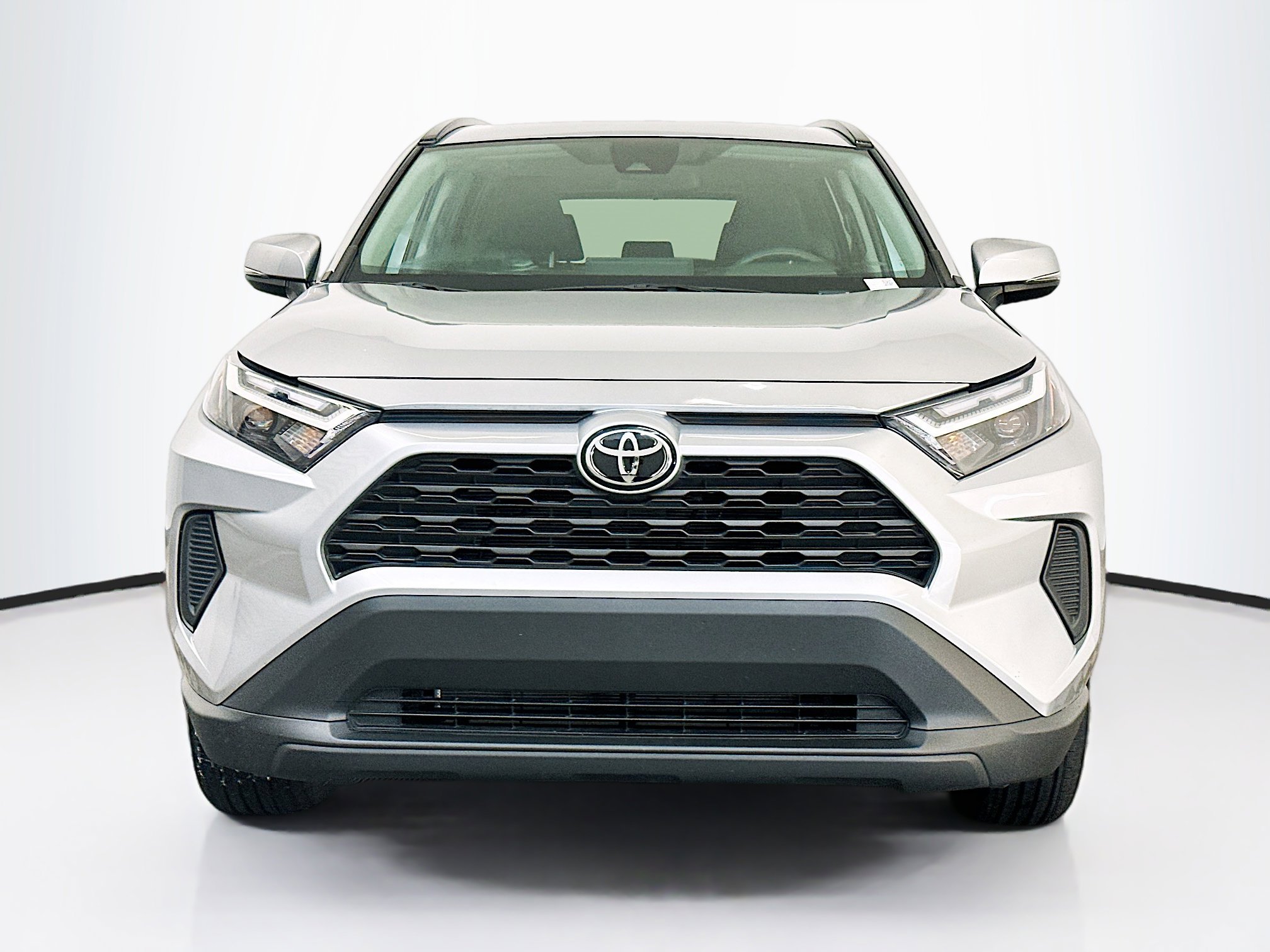 Used 2025 Toyota RAV4 XLE image 2