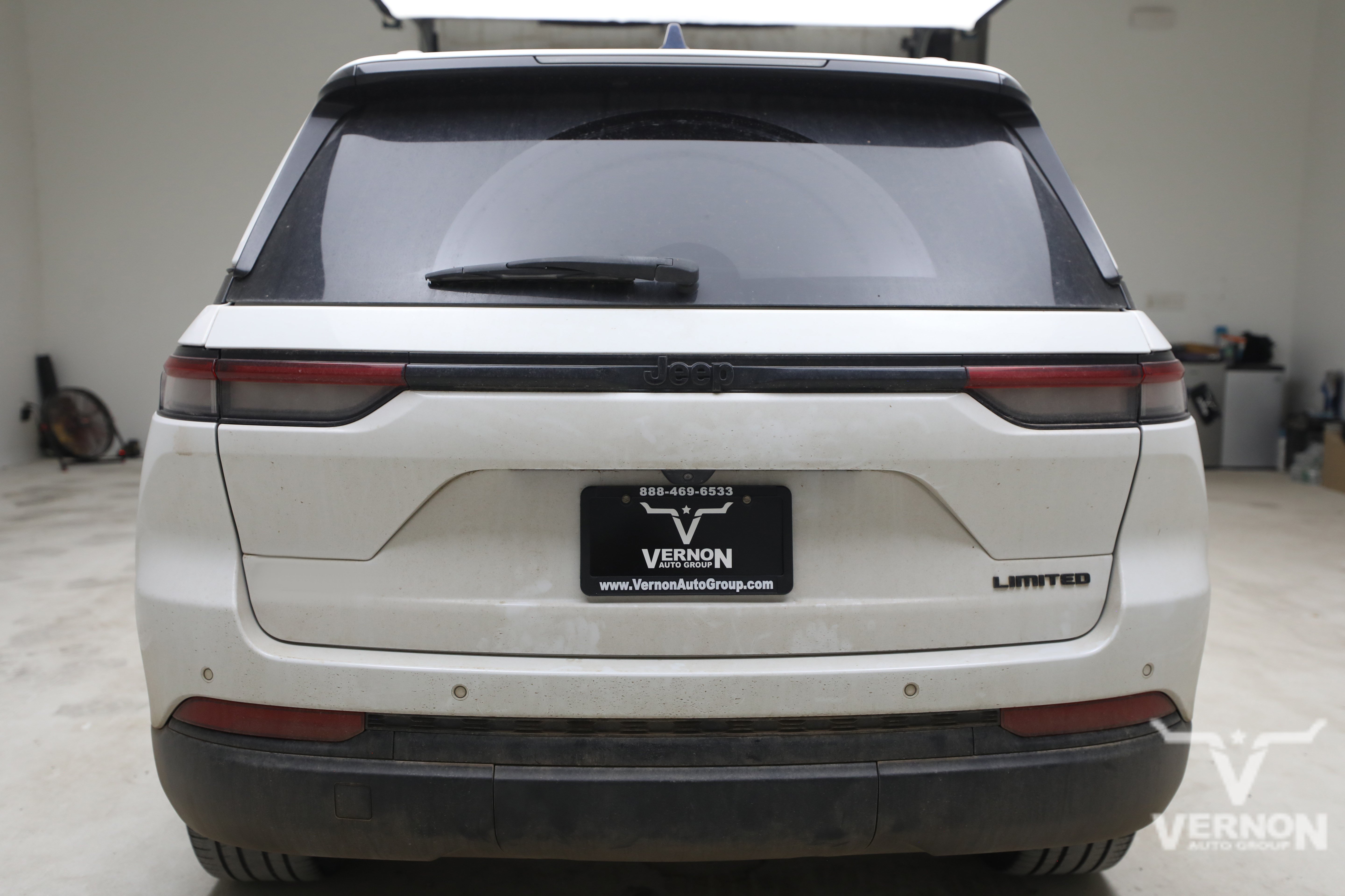 Used 2023 Jeep Grand Cherokee Limited w/ Black Appearance Package RWD image 3