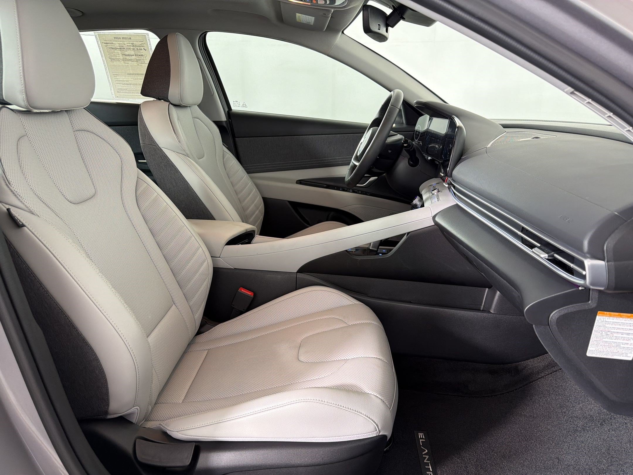 Used 2025 Hyundai Elantra Limited FWD image 23