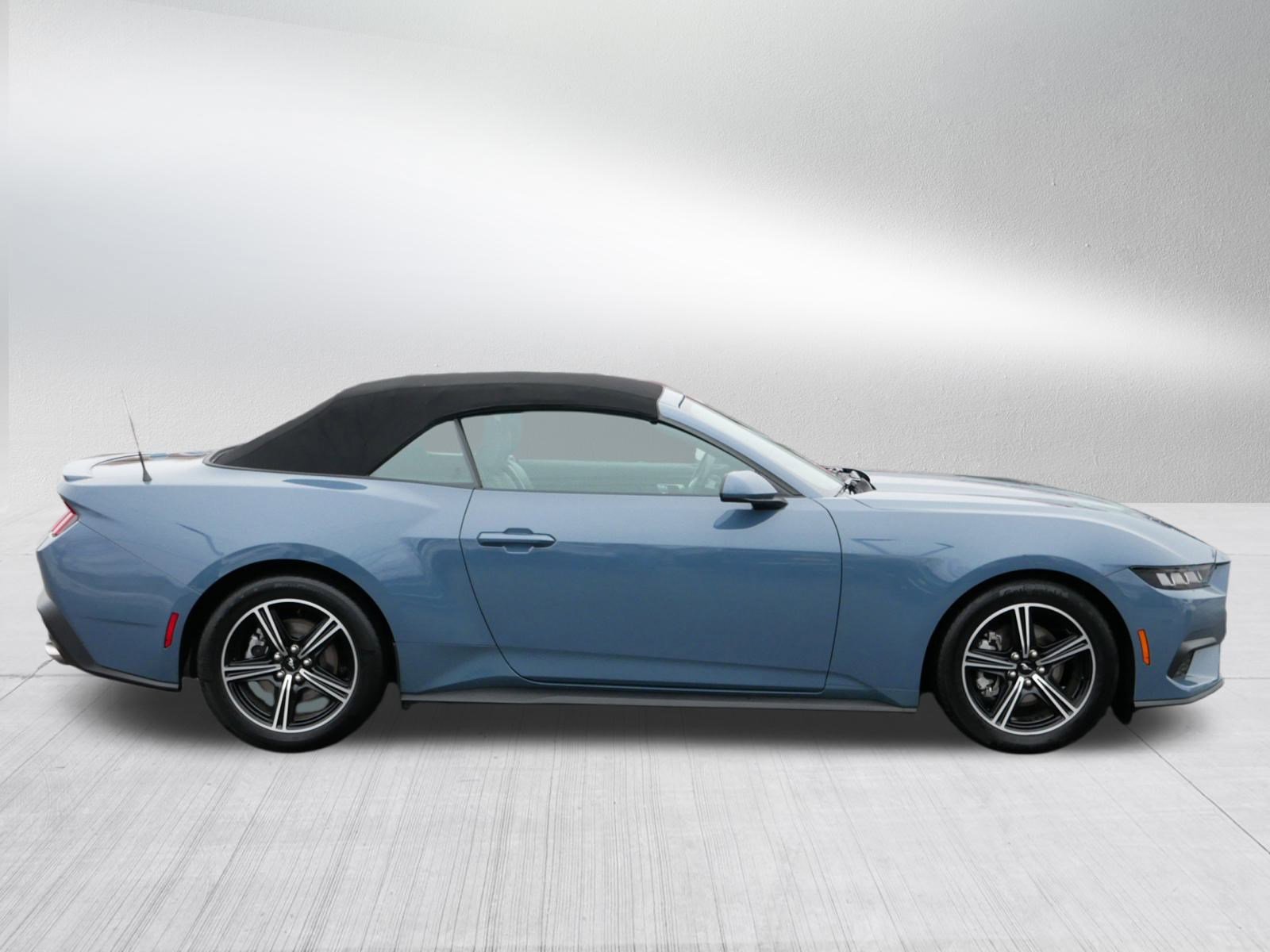 Used 2025 Ford Mustang Premium image 8