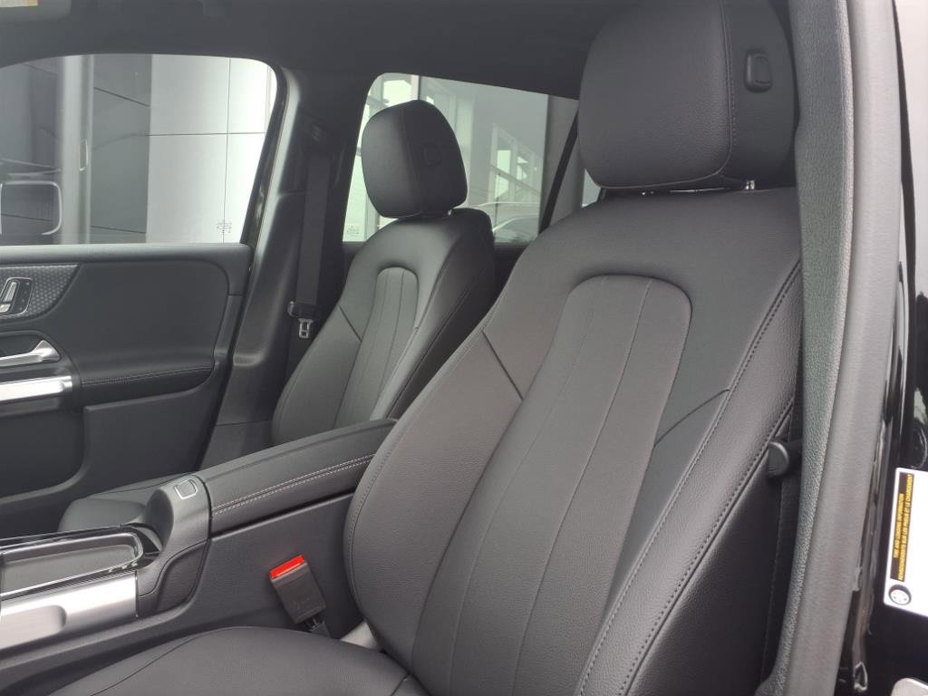 New 2025 Mercedes-Benz GLB 250 4MATIC image 13