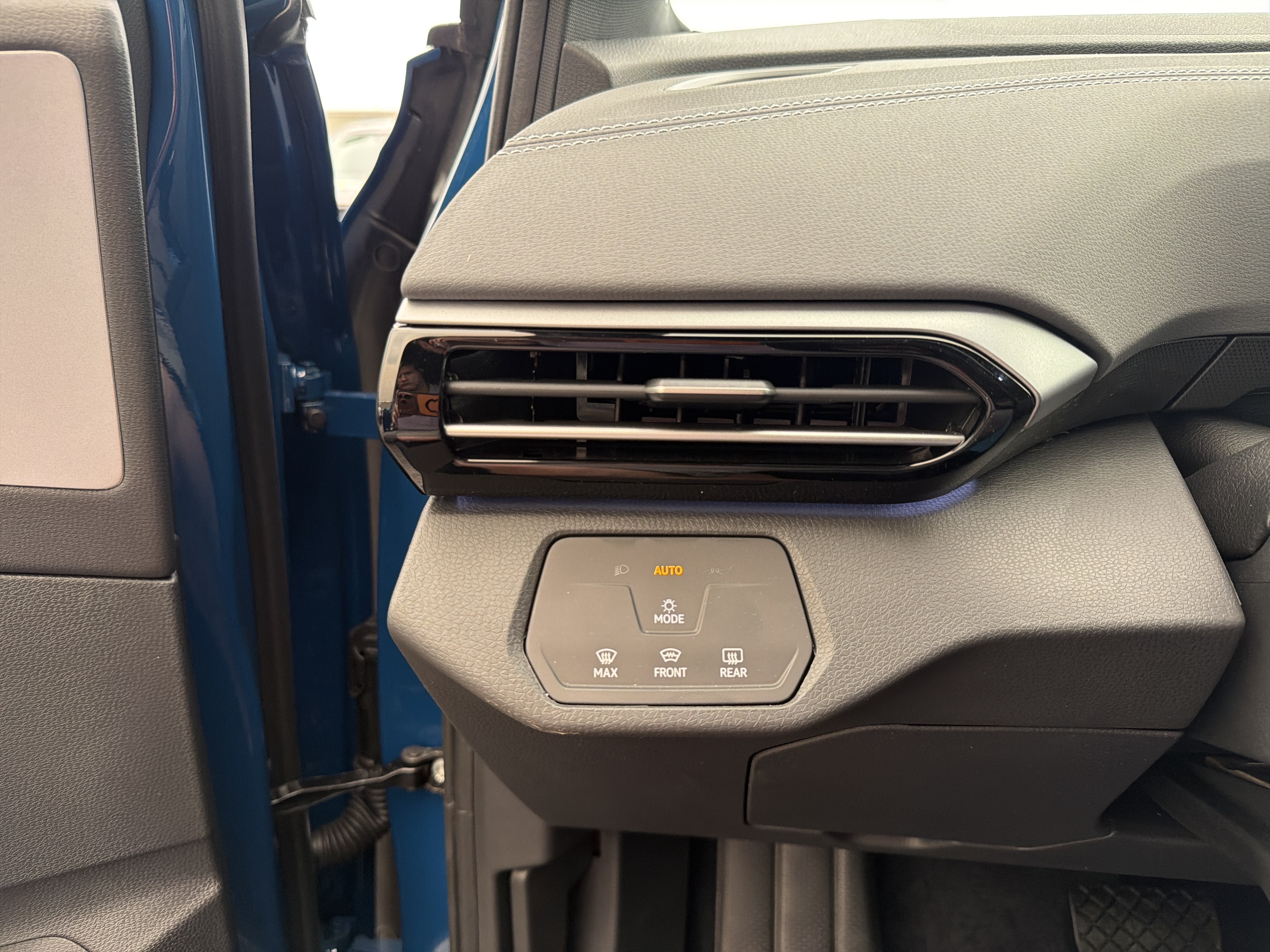 New 2026 Volkswagen ID.4 Pro AWD/4WD image 14