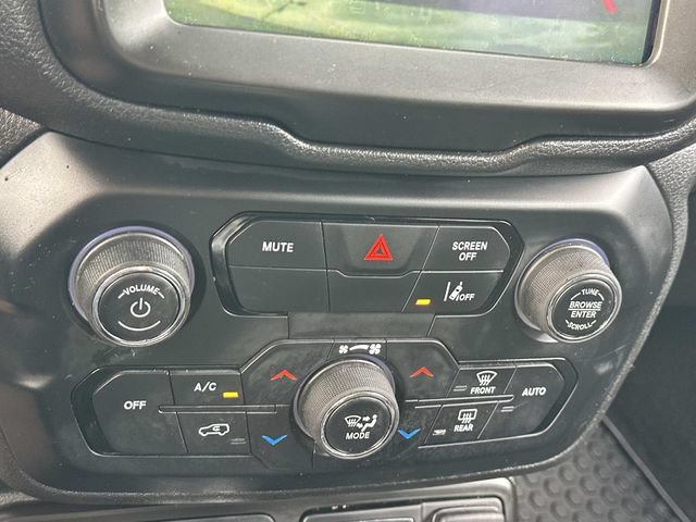 Used 2022 Jeep Renegade Latitude w/ Convenience Group AWD/4WD image 29