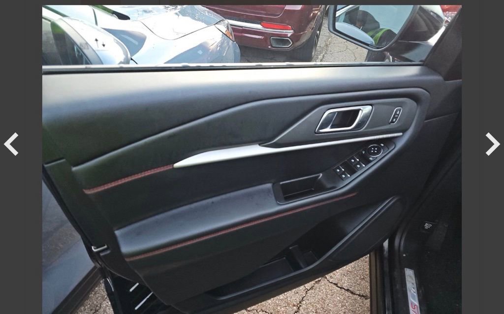 Used 2025 Ford Explorer ST-Line w/ ST-Line Street Pack image 7