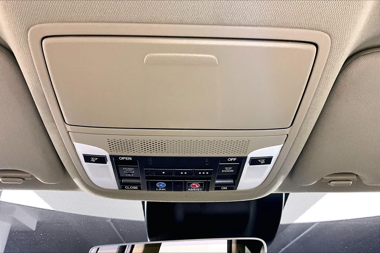 Used 2020 Acura MDX w/ Technology Package FWD image 32