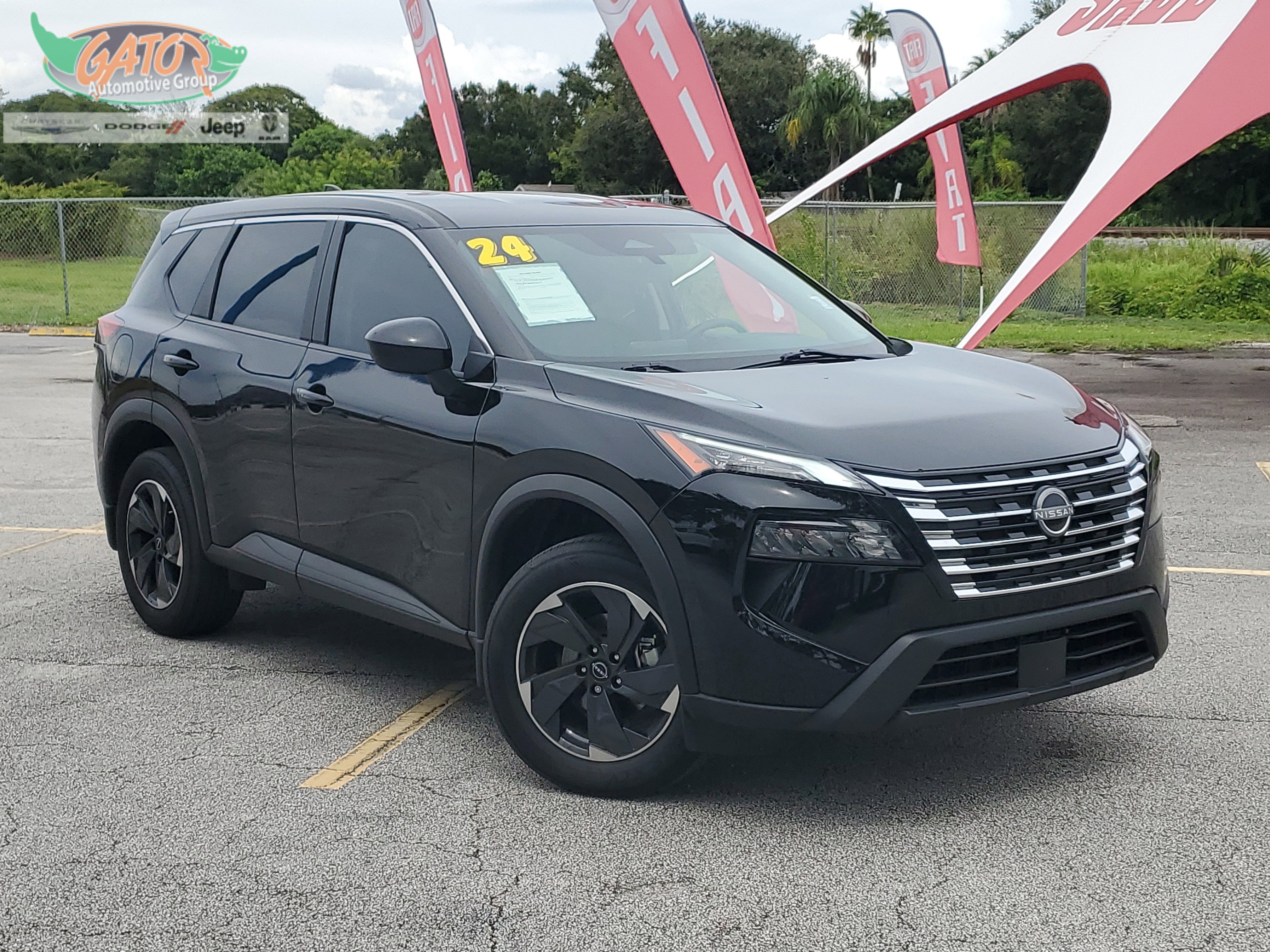 Used 2024 Nissan Rogue SV image 1