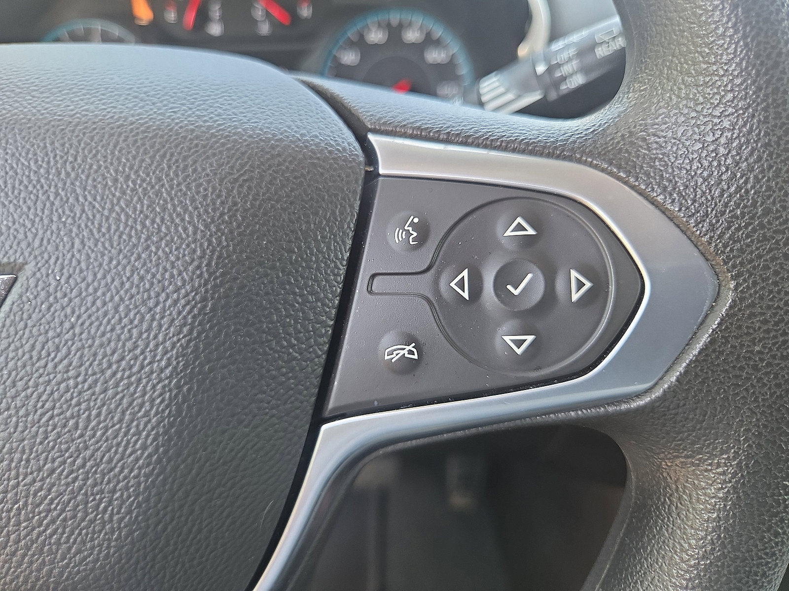 Used 2021 Chevrolet Traverse LS AWD/4WD image 29