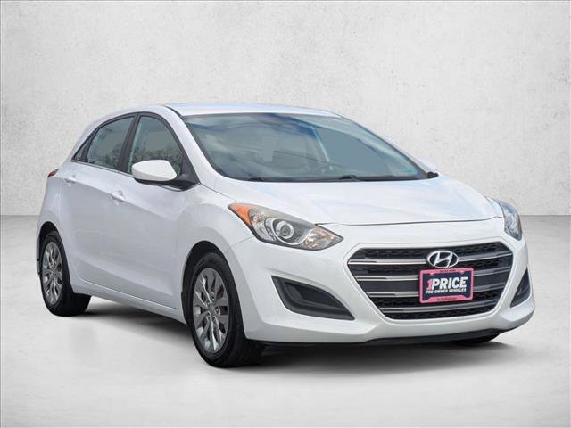 Used 2016 Hyundai Elantra GT image 3