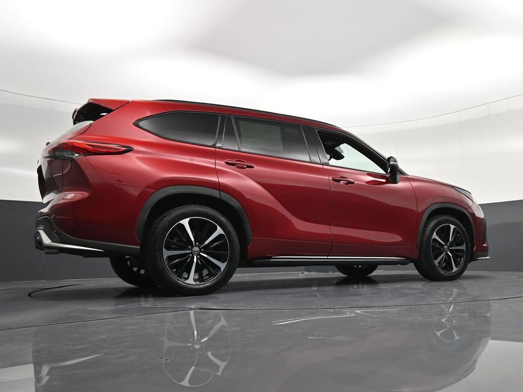Used 2021 Toyota Highlander XSE FWD image 29