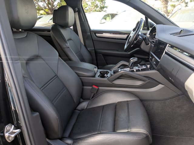 Used 2023 Porsche Cayenne Platinum Edition AWD/4WD image 17