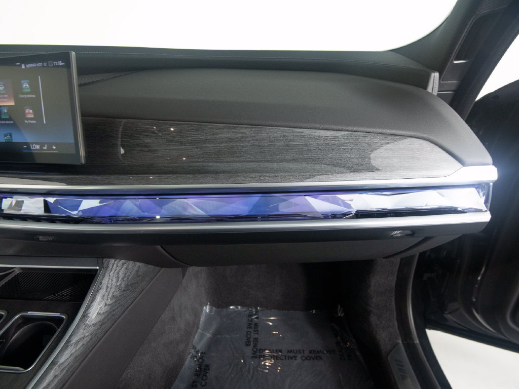 Used 2023 BMW 760i xDrive AWD/4WD image 40